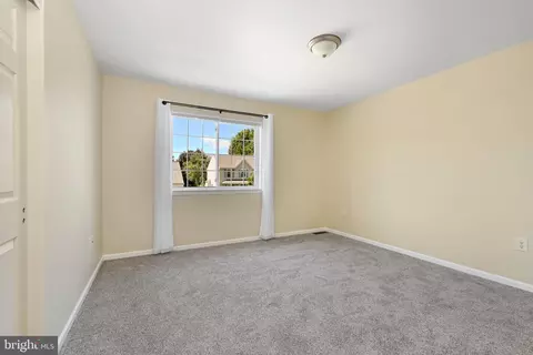 Bedroom - 203 Deerfield Ln, Lititz, PA 17543 photo 3 of 3