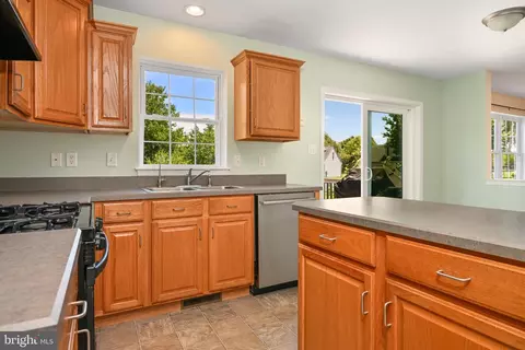 Kitchen - 203 Deerfield Ln, Lititz, PA 17543 photo 2 of 3