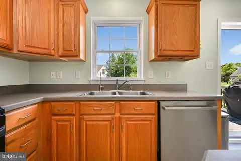 Kitchen - 203 Deerfield Ln, Lititz, PA 17543 photo 3 of 3