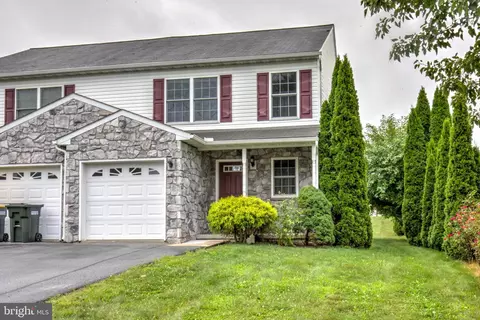 124 E Broad St, New Holland, PA 17557
