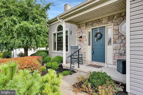 Exterior - 8 Barbara Ln, Lititz, PA 17543 photo 2 of 22