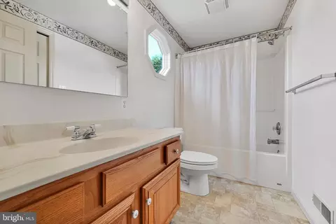 Bath - 8 Barbara Ln, Lititz, PA 17543 photo 3 of 3