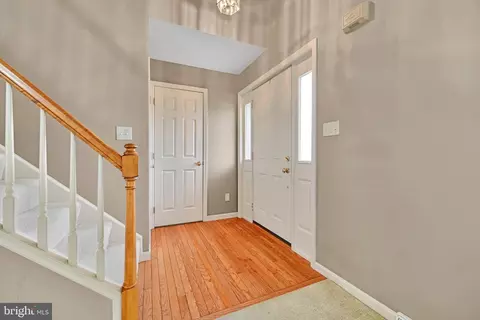 Entry Way - 8 Barbara Ln, Lititz, PA 17543 photo 1 of 2