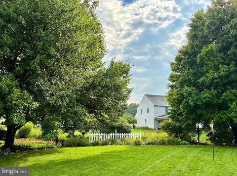 Exterior - 8 Barbara Ln, Lititz, PA 17543 photo 14 of 22