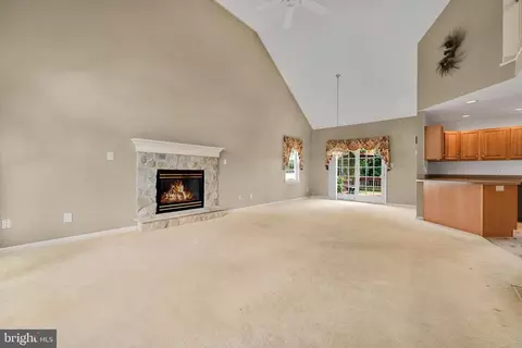 Living - 8 Barbara Ln, Lititz, PA 17543 photo 1 of 2