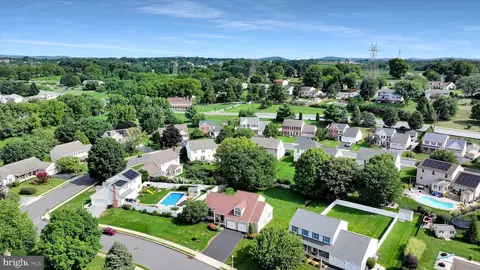 View/Area - 8 Barbara Ln, Lititz, PA 17543 photo 2 of 5
