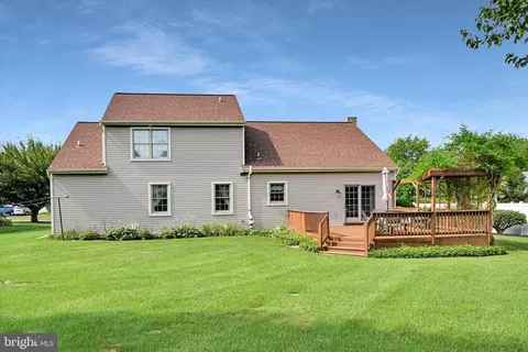 Exterior - 8 Barbara Ln, Lititz, PA 17543 photo 12 of 22