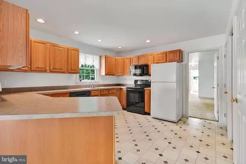 Kitchen - 8 Barbara Ln, Lititz, PA 17543 photo 1 of 2