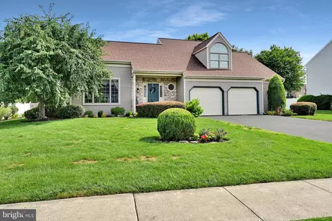 Exterior - 8 Barbara Ln, Lititz, PA 17543 photo 6 of 22