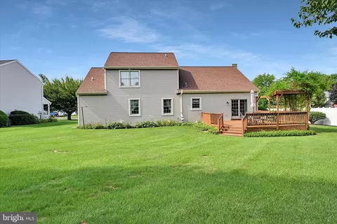 Exterior - 8 Barbara Ln, Lititz, PA 17543 photo 11 of 22