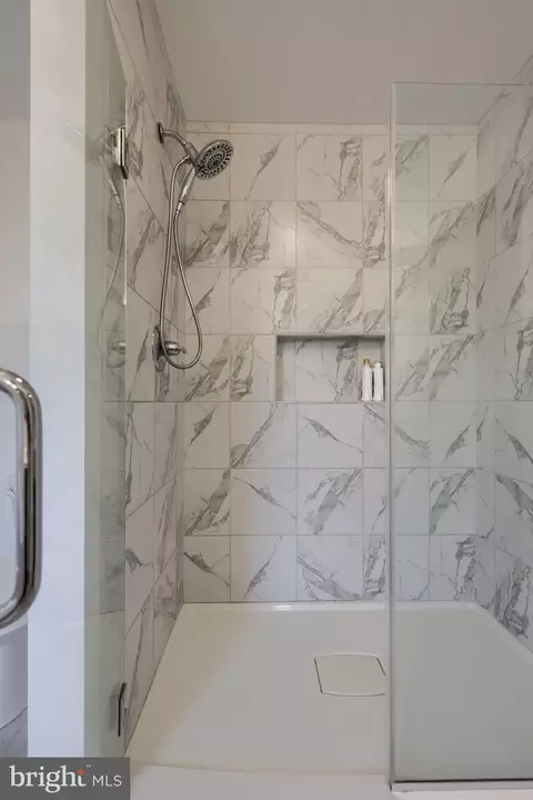 Bath - 336 Royal Hunt Way, Lititz, PA 17543 photo 2 of 7
