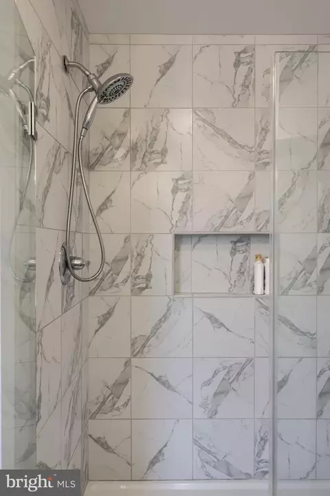 Bath - 336 Royal Hunt Way, Lititz, PA 17543 photo 3 of 7