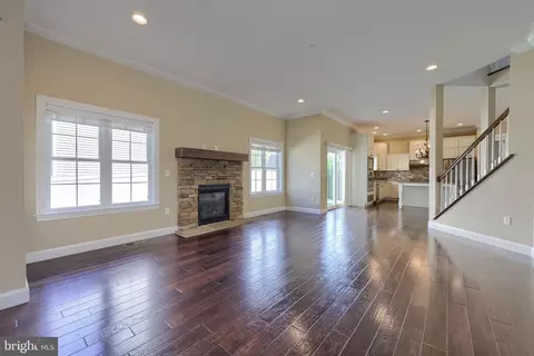 Living - 336 Royal Hunt Way, Lititz, PA 17543 photo 4 of 7