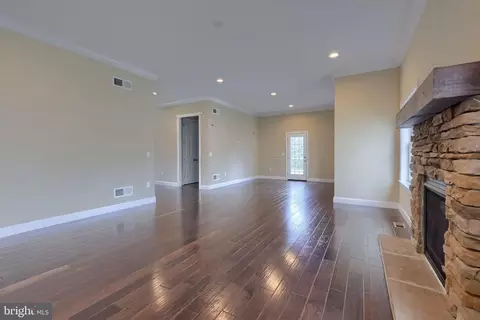 Living - 336 Royal Hunt Way, Lititz, PA 17543 photo 6 of 7