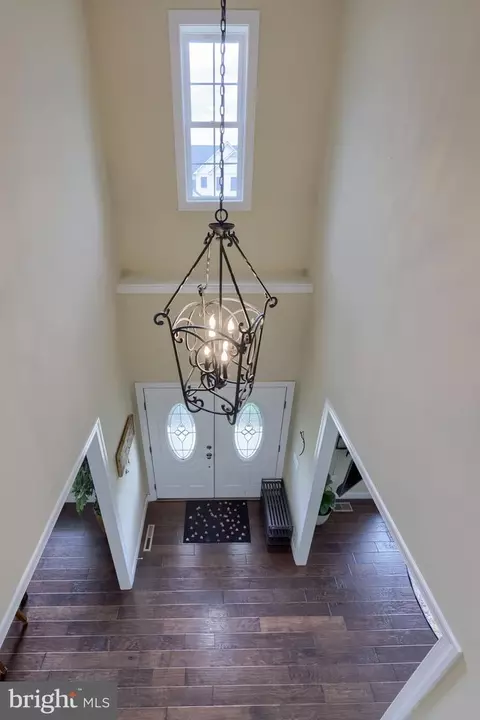 Entry Way - 336 Royal Hunt Way, Lititz, PA 17543 photo 6 of 10
