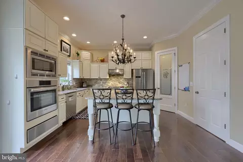 Kitchen - 336 Royal Hunt Way, Lititz, PA 17543 photo 2 of 9