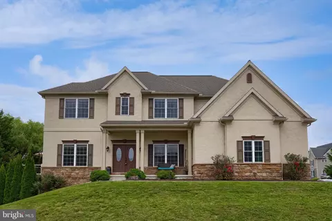 Exterior - 336 Royal Hunt Way, Lititz, PA 17543 photo 2 of 8