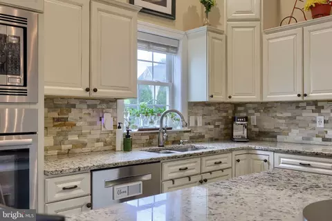 Kitchen - 336 Royal Hunt Way, Lititz, PA 17543 photo 1 of 9