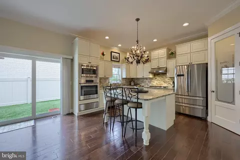 Kitchen - 336 Royal Hunt Way, Lititz, PA 17543 photo 5 of 9