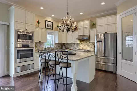 Kitchen - 336 Royal Hunt Way, Lititz, PA 17543 photo 3 of 9