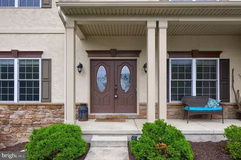 Exterior - 336 Royal Hunt Way, Lititz, PA 17543 photo 4 of 8