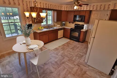 Kitchen - 591 Crosswinds Dr, Lititz, PA 17543 photo 1 of 4