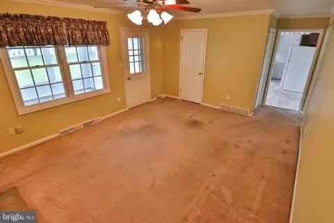 Living - 591 Crosswinds Dr, Lititz, PA 17543 photo 9 of 15