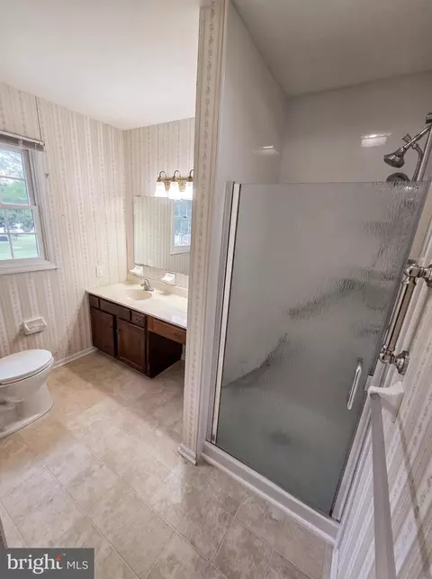 Bath - 591 Crosswinds Dr, Lititz, PA 17543 photo 1 of 3