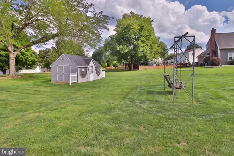 Exterior - 591 Crosswinds Dr, Lititz, PA 17543 photo 8 of 10