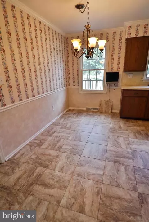 Dining - 591 Crosswinds Dr, Lititz, PA 17543 photo 3 of 3