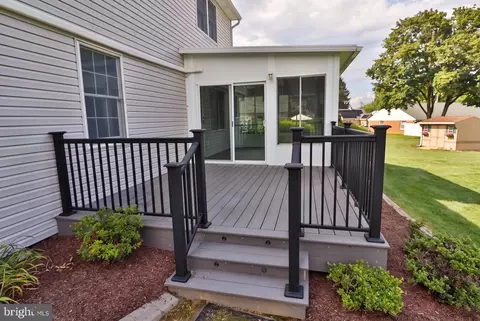 Exterior - 591 Crosswinds Dr, Lititz, PA 17543 photo 10 of 10