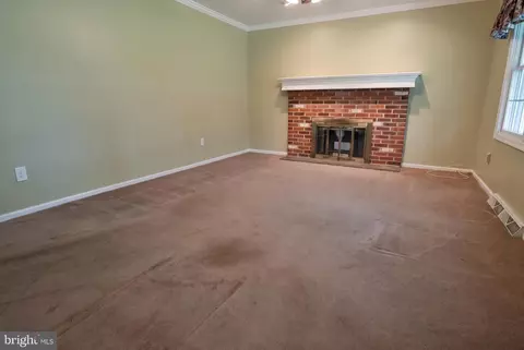 Living - 591 Crosswinds Dr, Lititz, PA 17543 photo 11 of 15