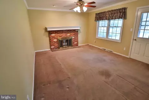 Living - 591 Crosswinds Dr, Lititz, PA 17543 photo 4 of 15