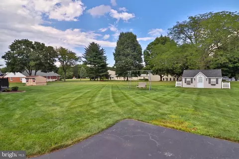 Exterior - 591 Crosswinds Dr, Lititz, PA 17543 photo 9 of 10