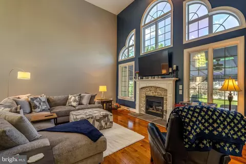 Living - 5 Stoneridge Ln, Lititz, PA 17543 photo 2 of 2