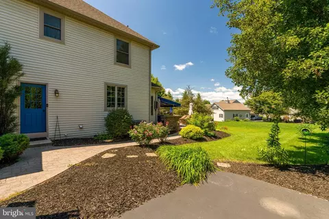 Exterior - 5 Stoneridge Ln, Lititz, PA 17543 photo 3 of 8