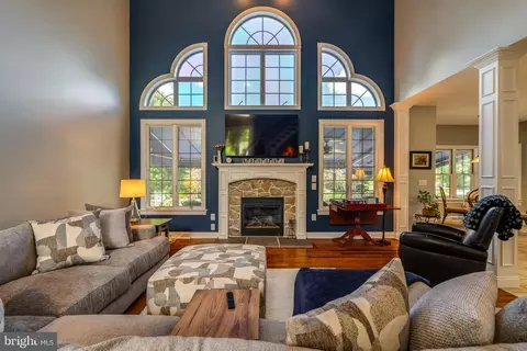 Living - 5 Stoneridge Ln, Lititz, PA 17543 photo 1 of 2