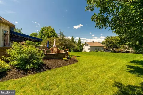 Exterior - 5 Stoneridge Ln, Lititz, PA 17543 photo 4 of 8