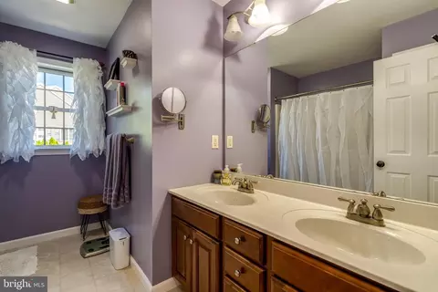 Bath - 5 Stoneridge Ln, Lititz, PA 17543 photo 4 of 4