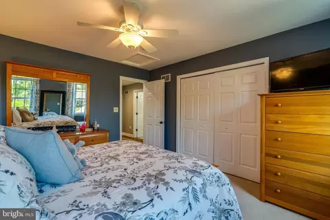 Bedroom - 5 Stoneridge Ln, Lititz, PA 17543 photo 4 of 7