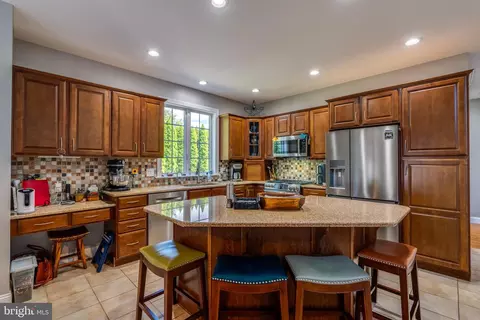 Kitchen - 5 Stoneridge Ln, Lititz, PA 17543 photo 2 of 4