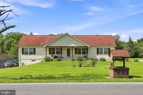 960 Mount Gretna Rd, Elizabethtown, PA 17022