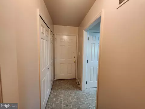 Entry Way - 342 N Locust St, Lititz, PA 17543 photo 1 of 4