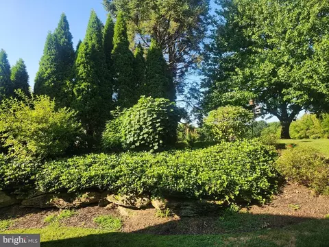 Exterior - 342 N Locust St, Lititz, PA 17543 photo 8 of 8