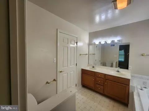 Bath - 342 N Locust St, Lititz, PA 17543 photo 1 of 4