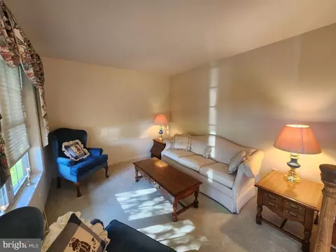 Living - 342 N Locust St, Lititz, PA 17543 photo 1 of 7