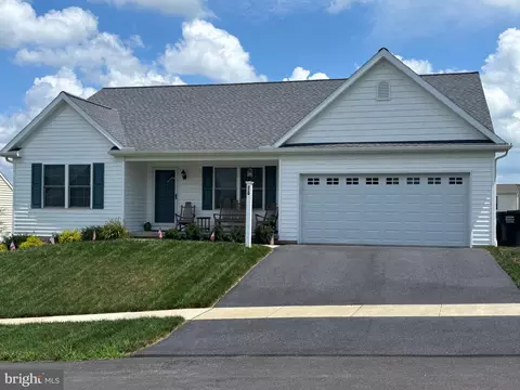 110 Creekside Dr, New Providence, PA 17560