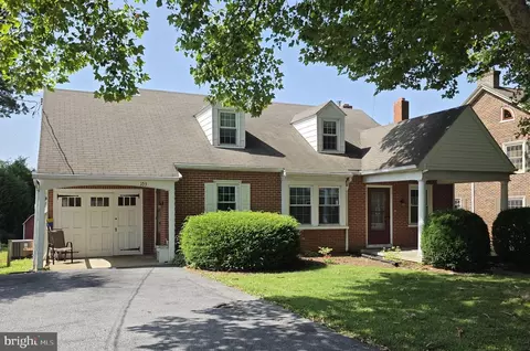 103 W Conestoga St, New Holland, PA 17557