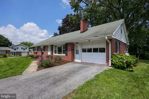 89 Rose Ave, Leola, PA 17540