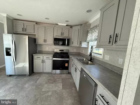 38 Lakeview Dr, Elizabethtown, PA 17022